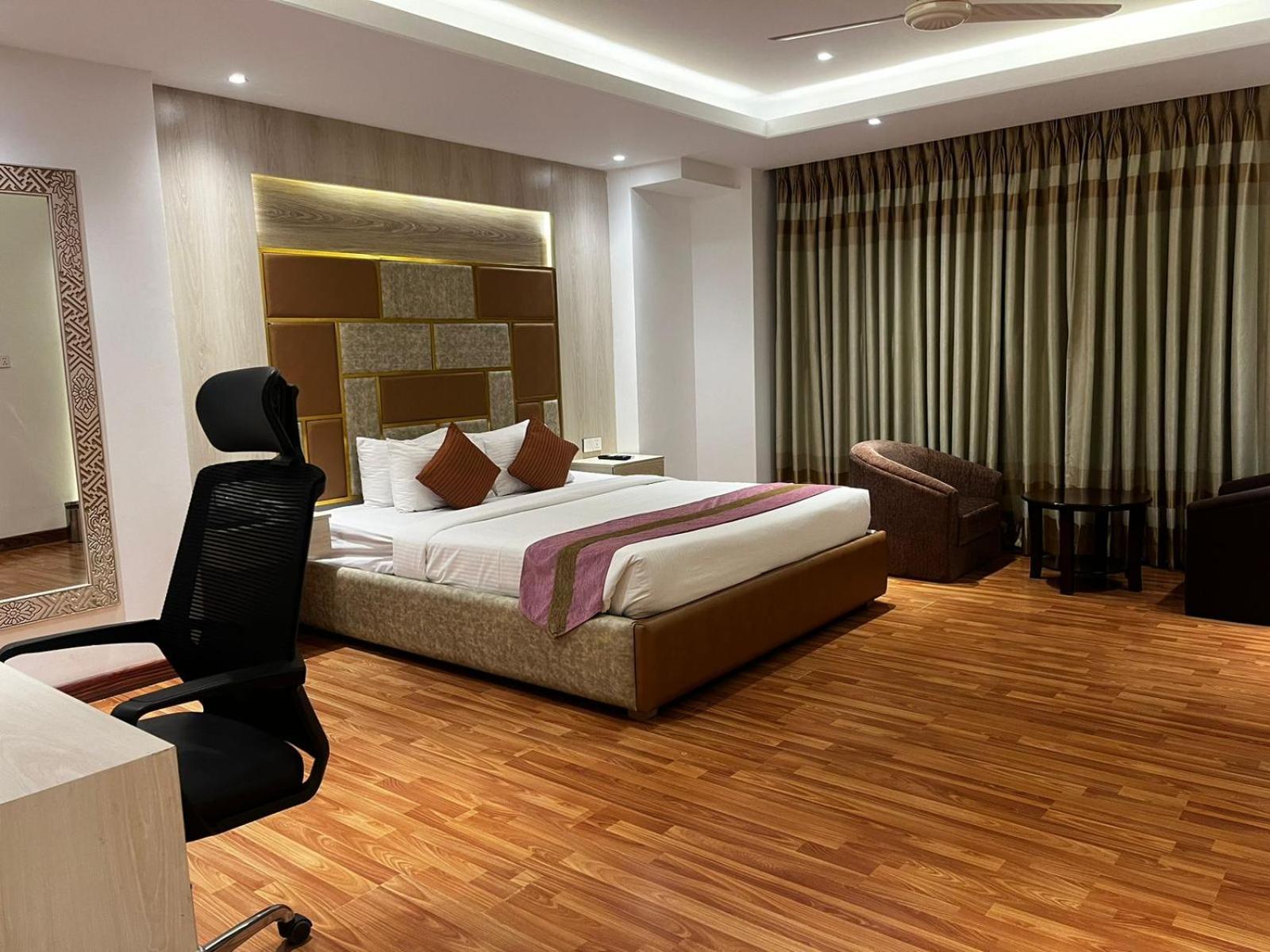 Royal Raj Hotel Rajshahi Exterior foto